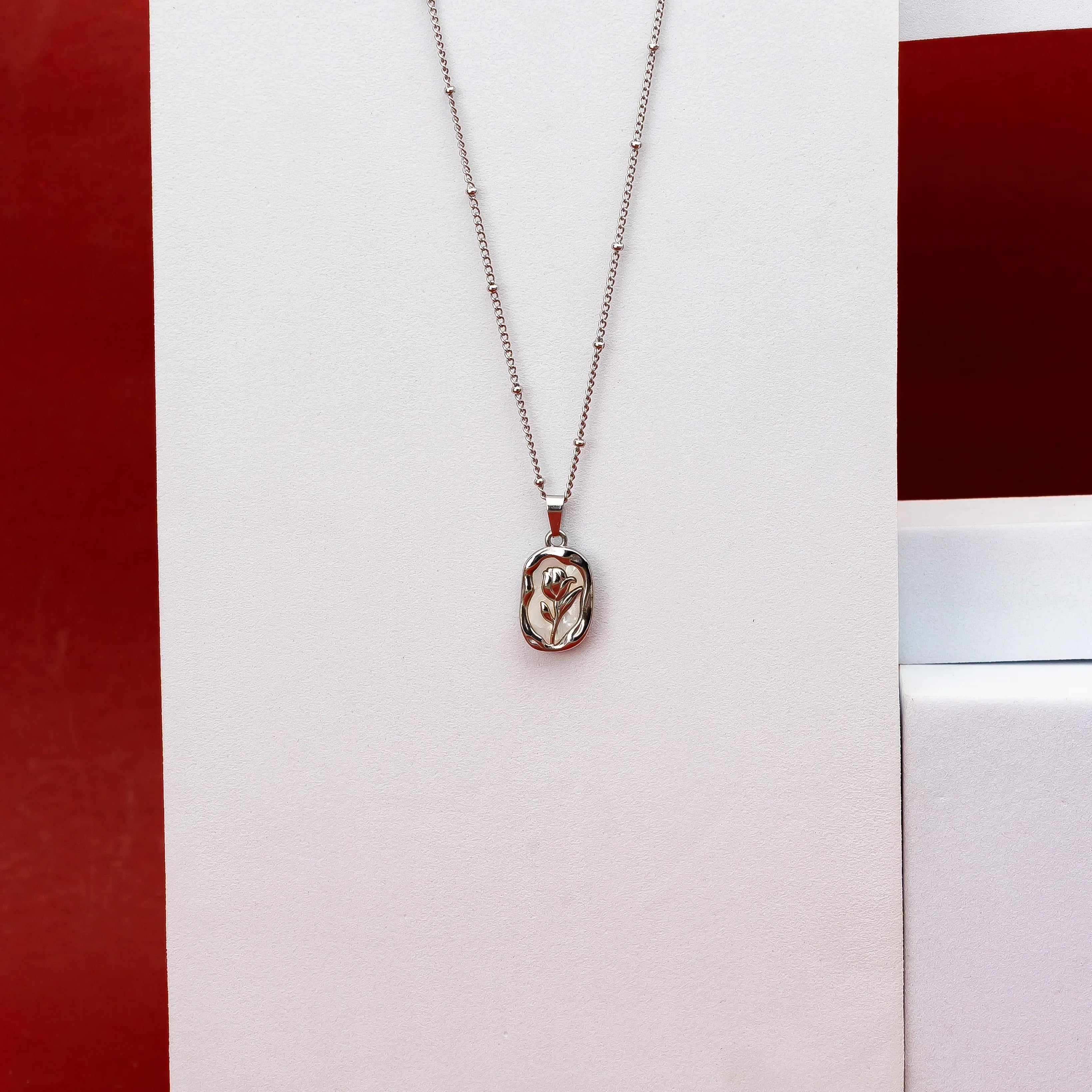 Asthectic rose pendant necklace