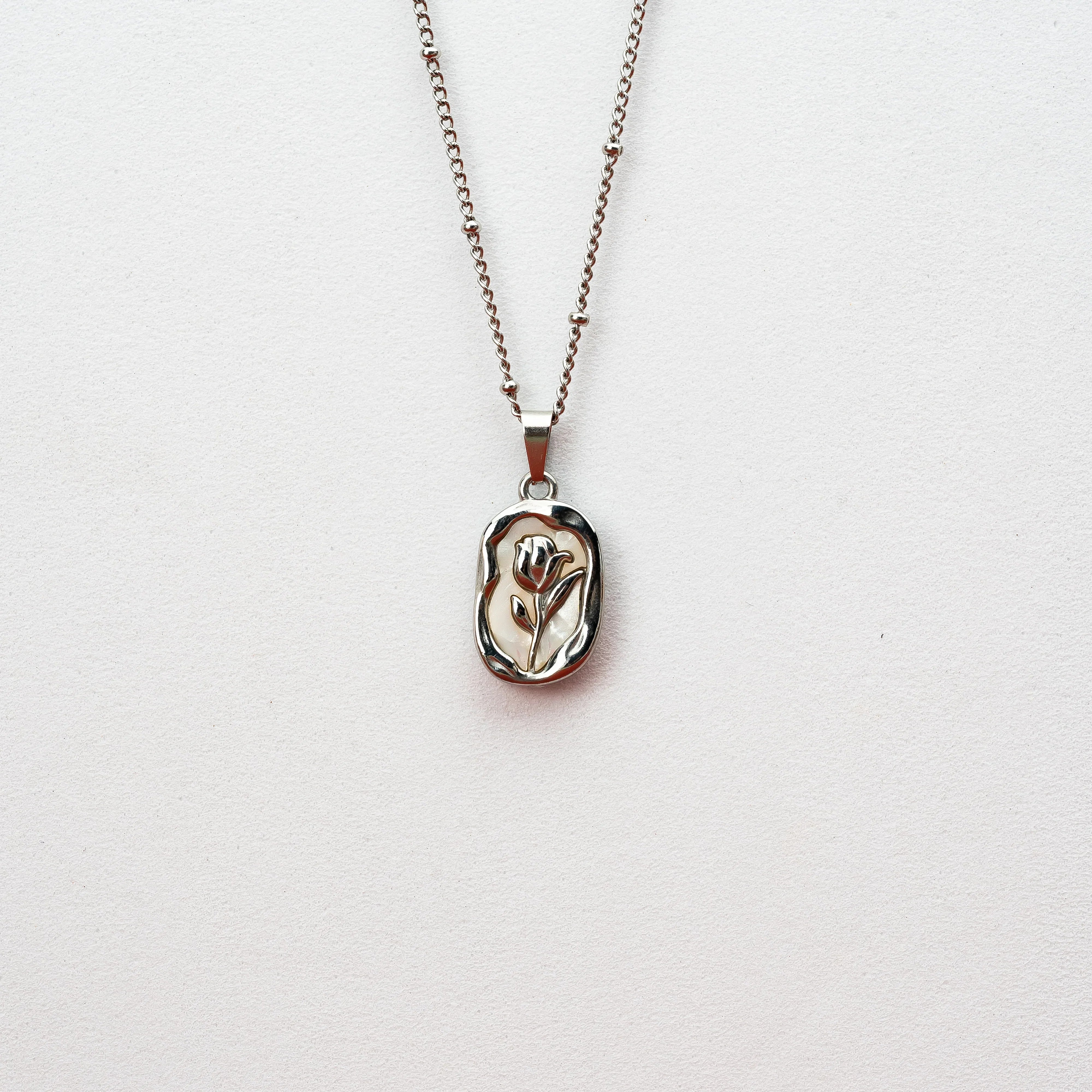 Asthectic rose pendant necklace