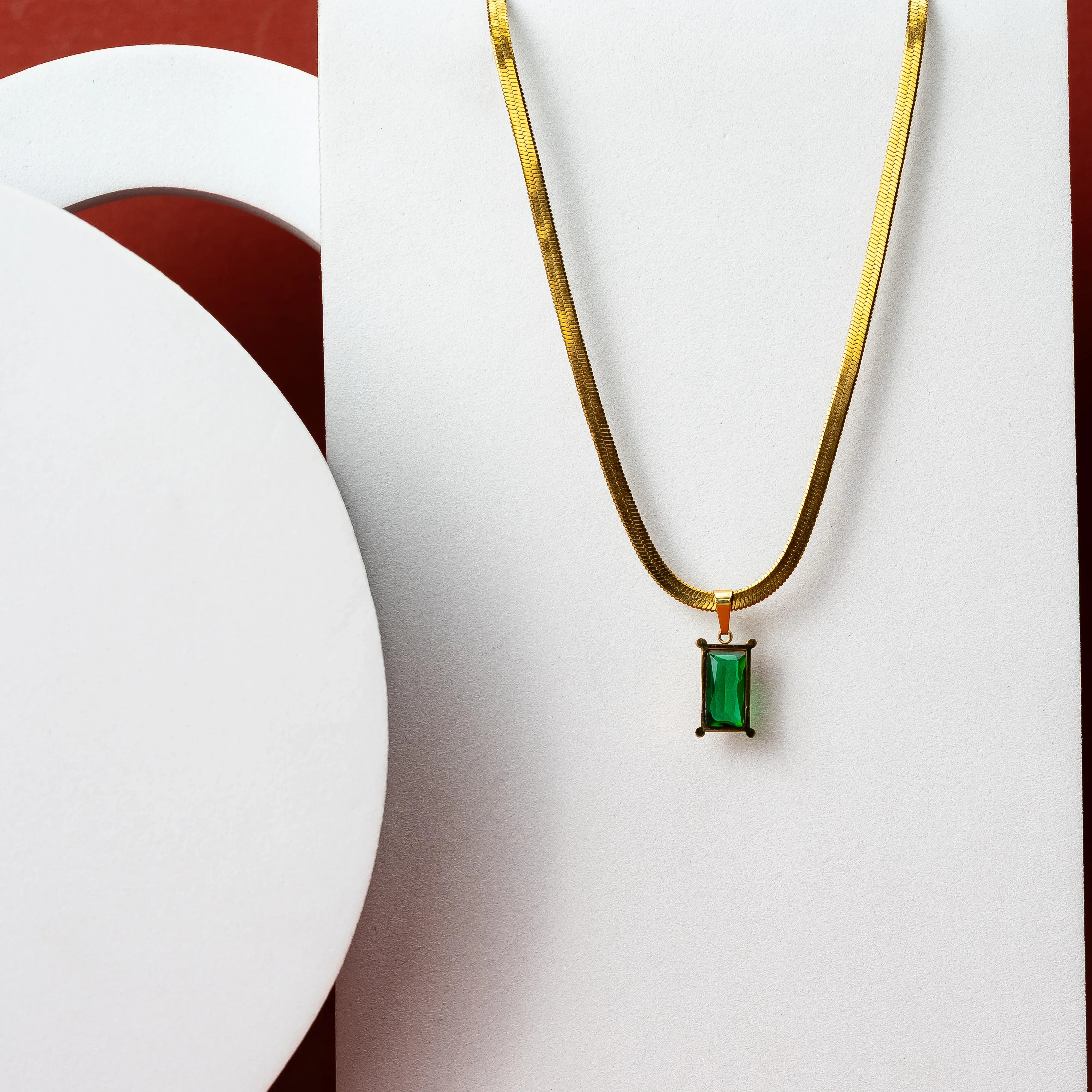 Snake chain with emerald