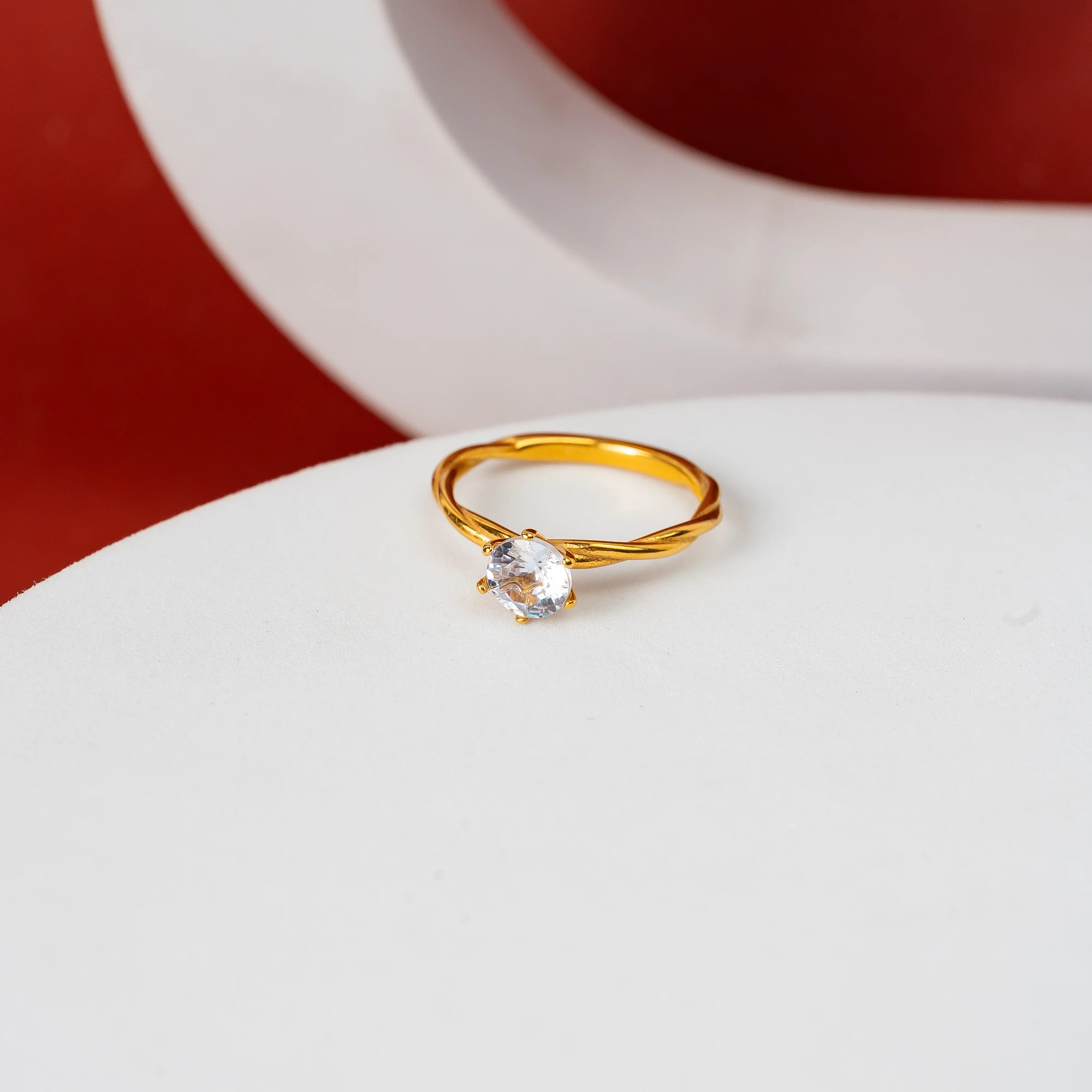 Twisted round crystal ring