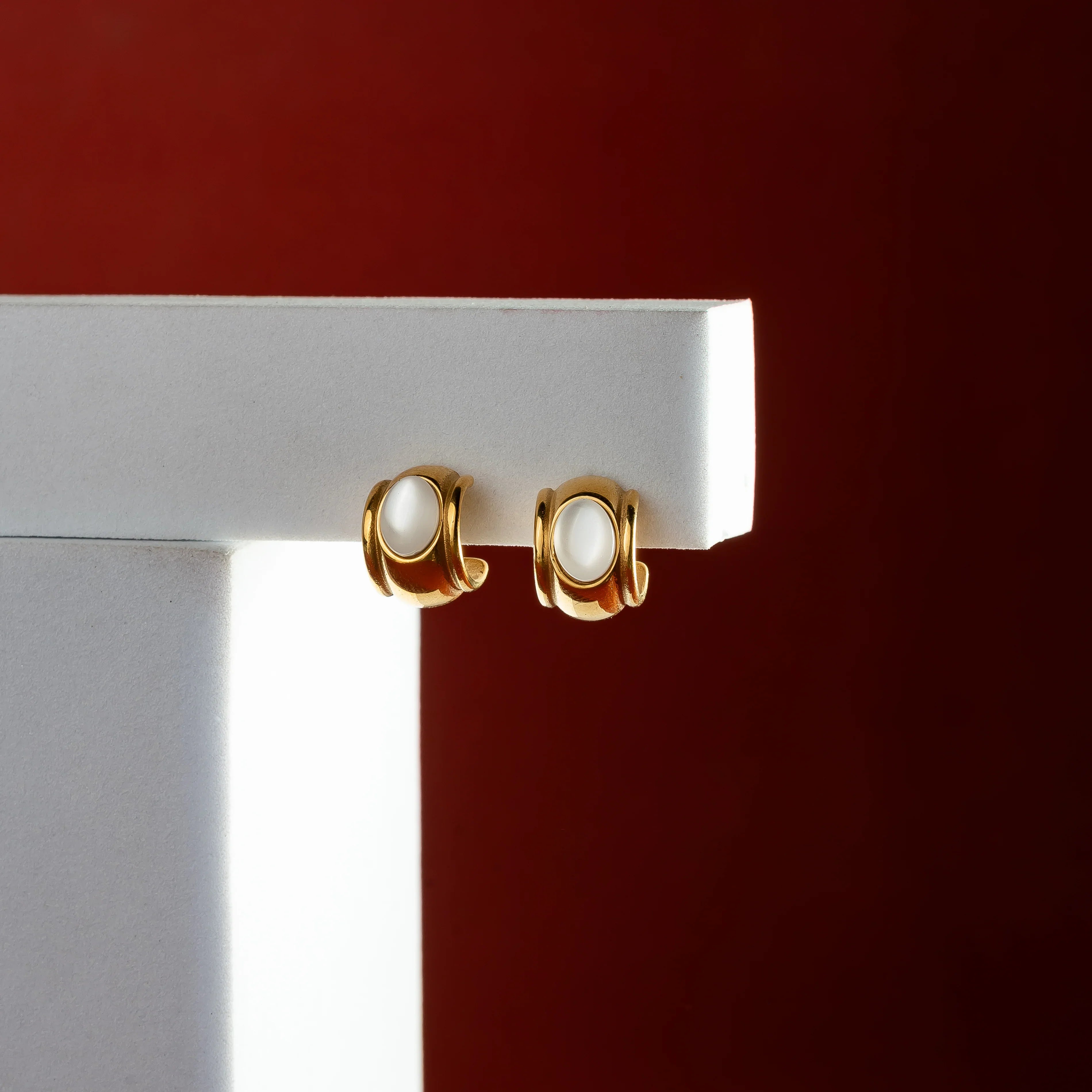 Golden hoop with farx pearl Earring