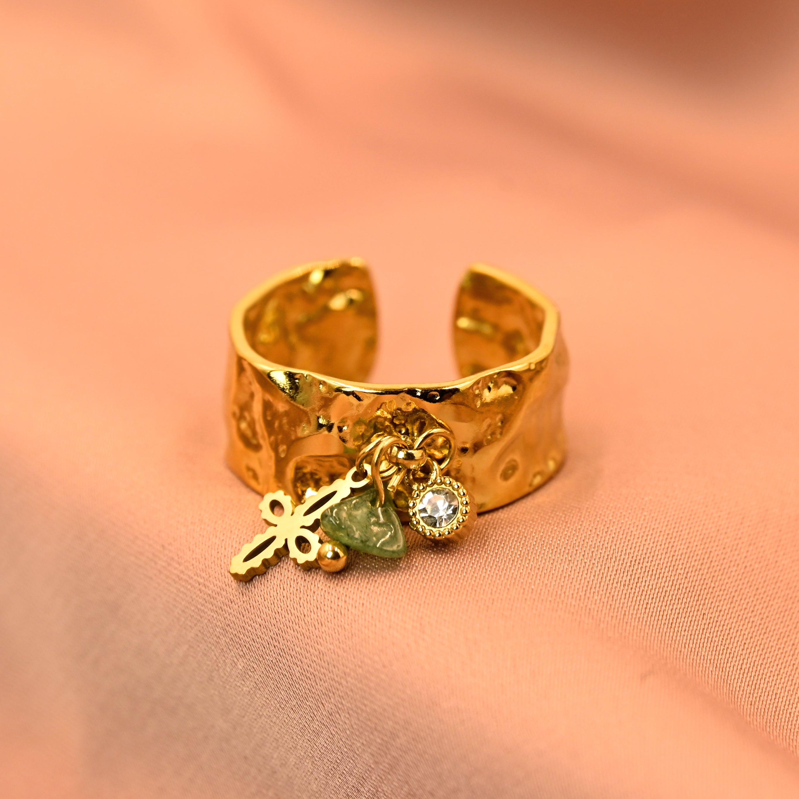 The curshed gold charm ring
