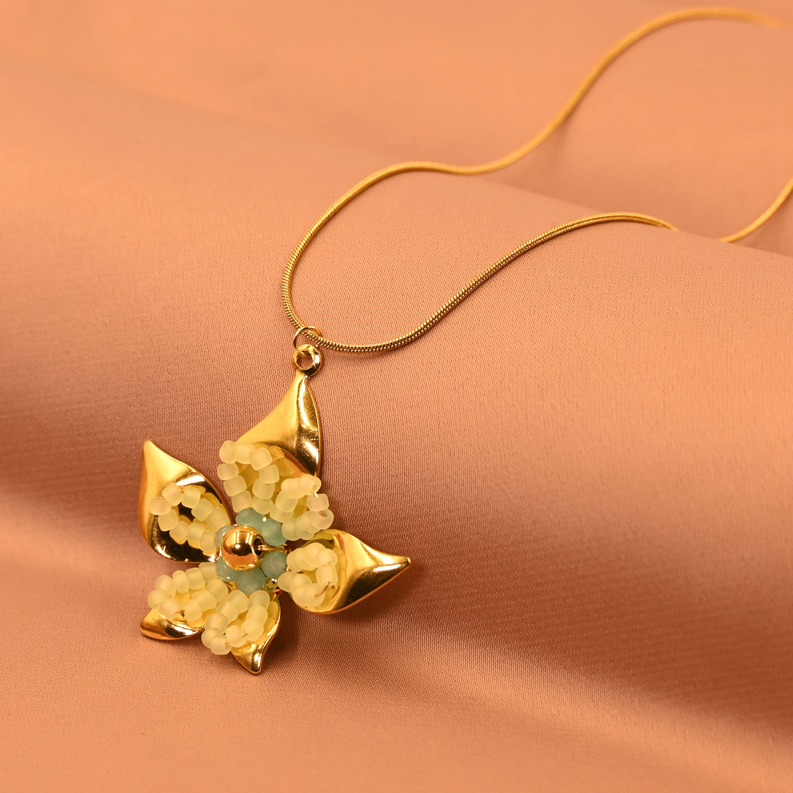 golden magnolia neckchain