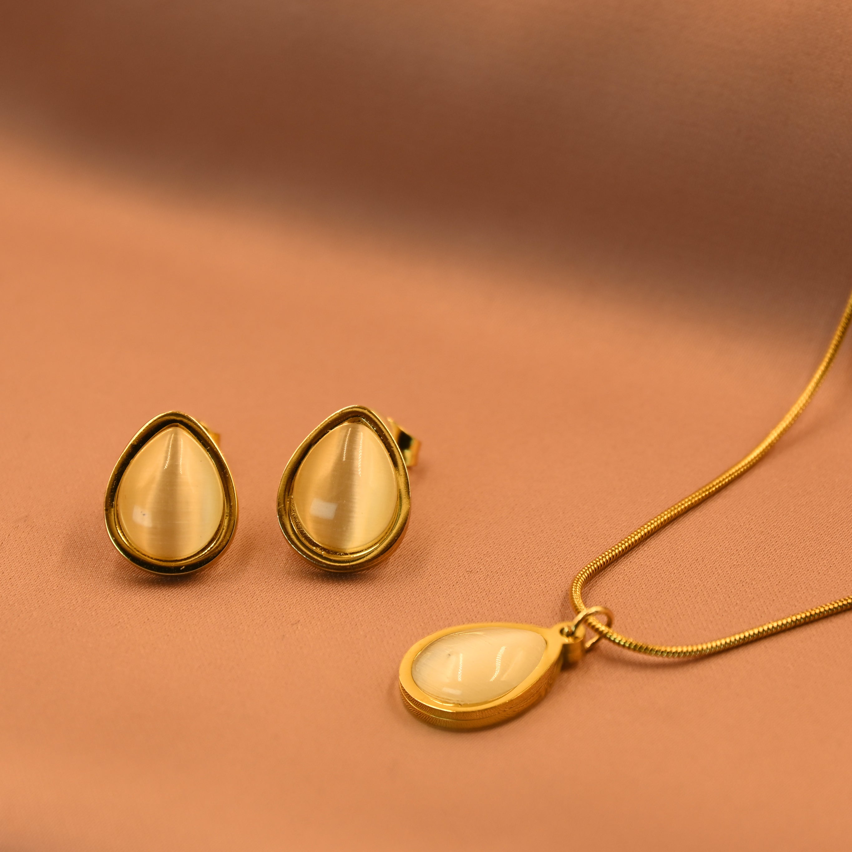 mooonbeam teardrop set