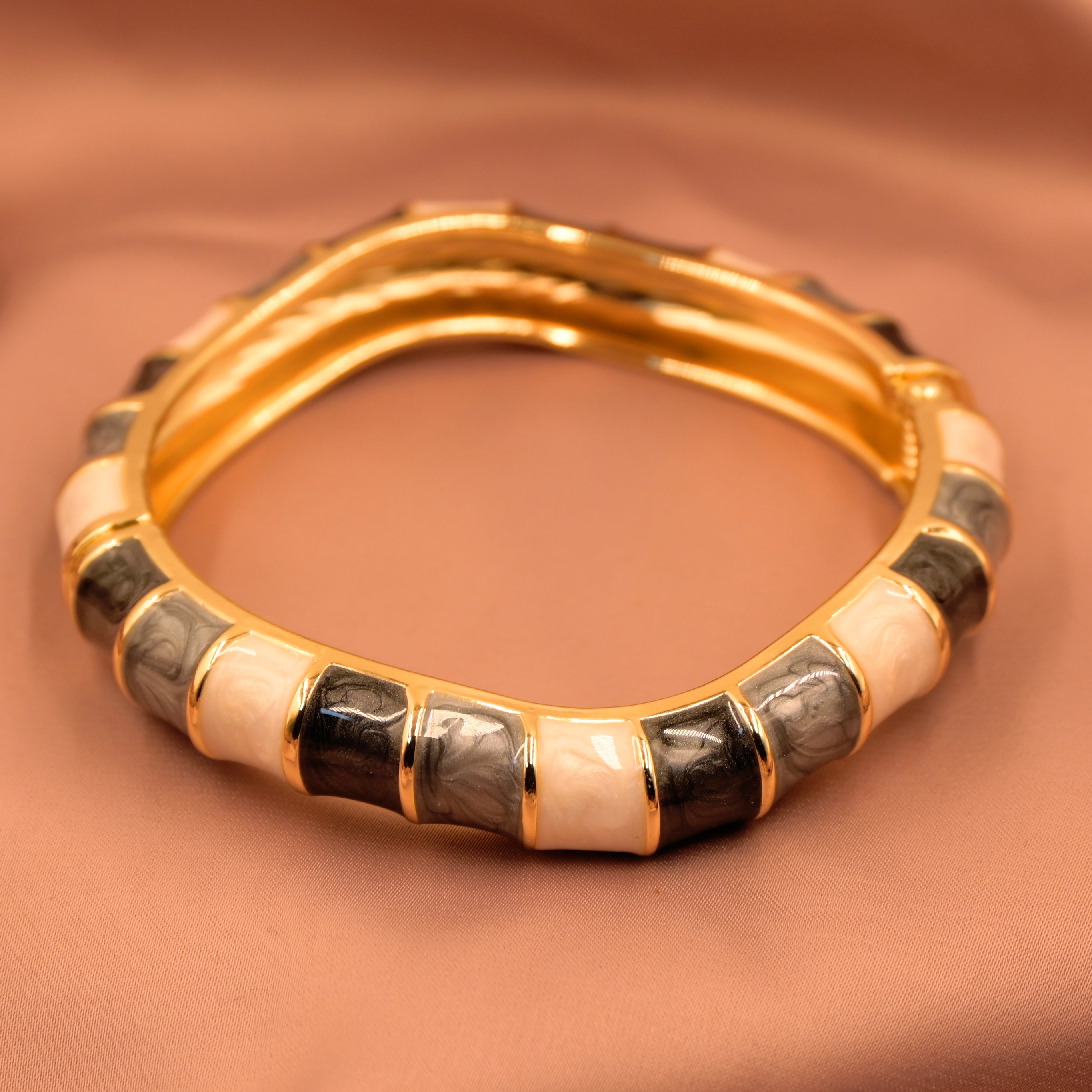 The monochrome Bangle