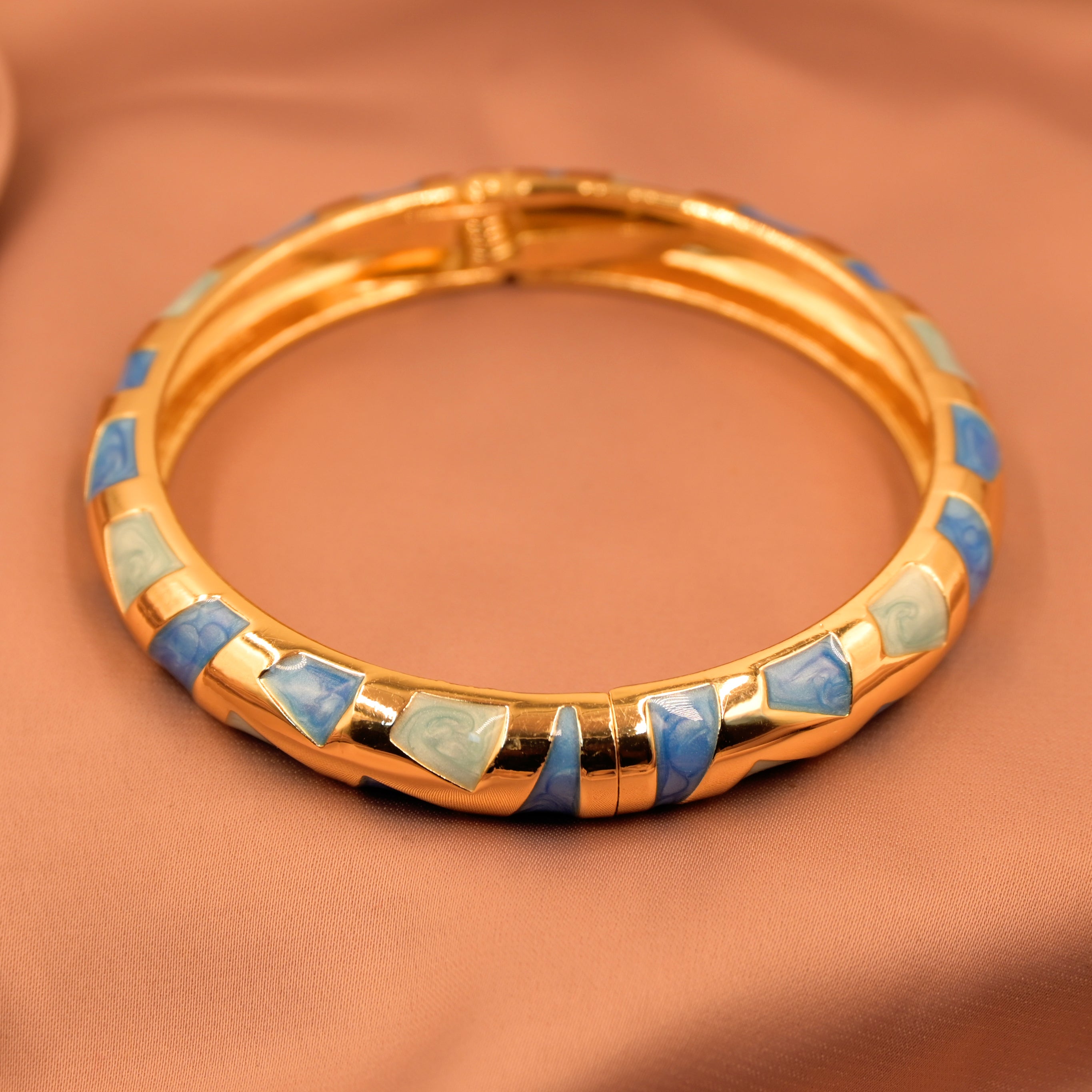 The azure Bangle