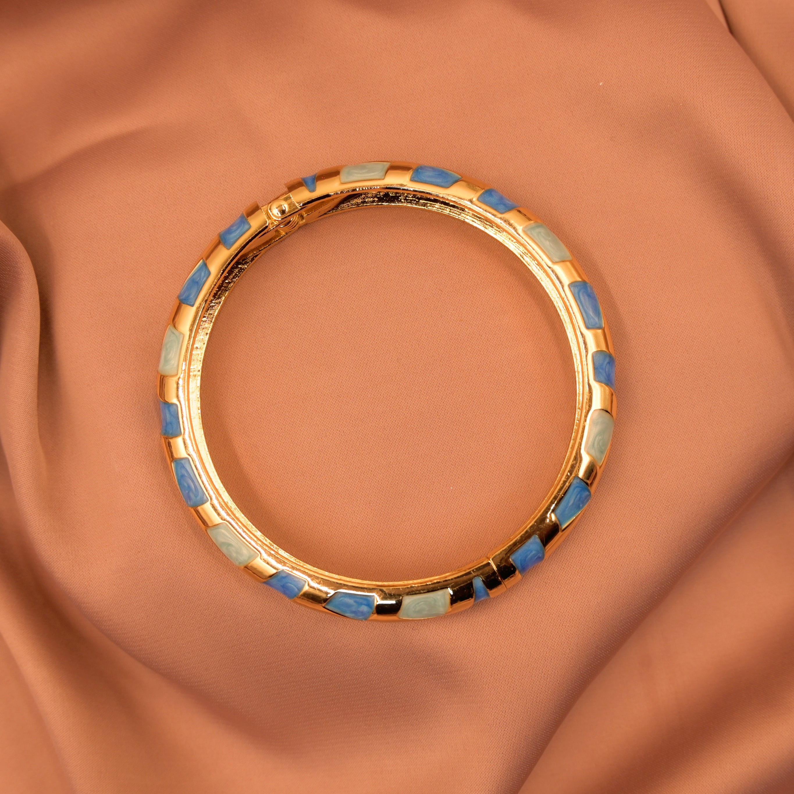 The azure Bangle