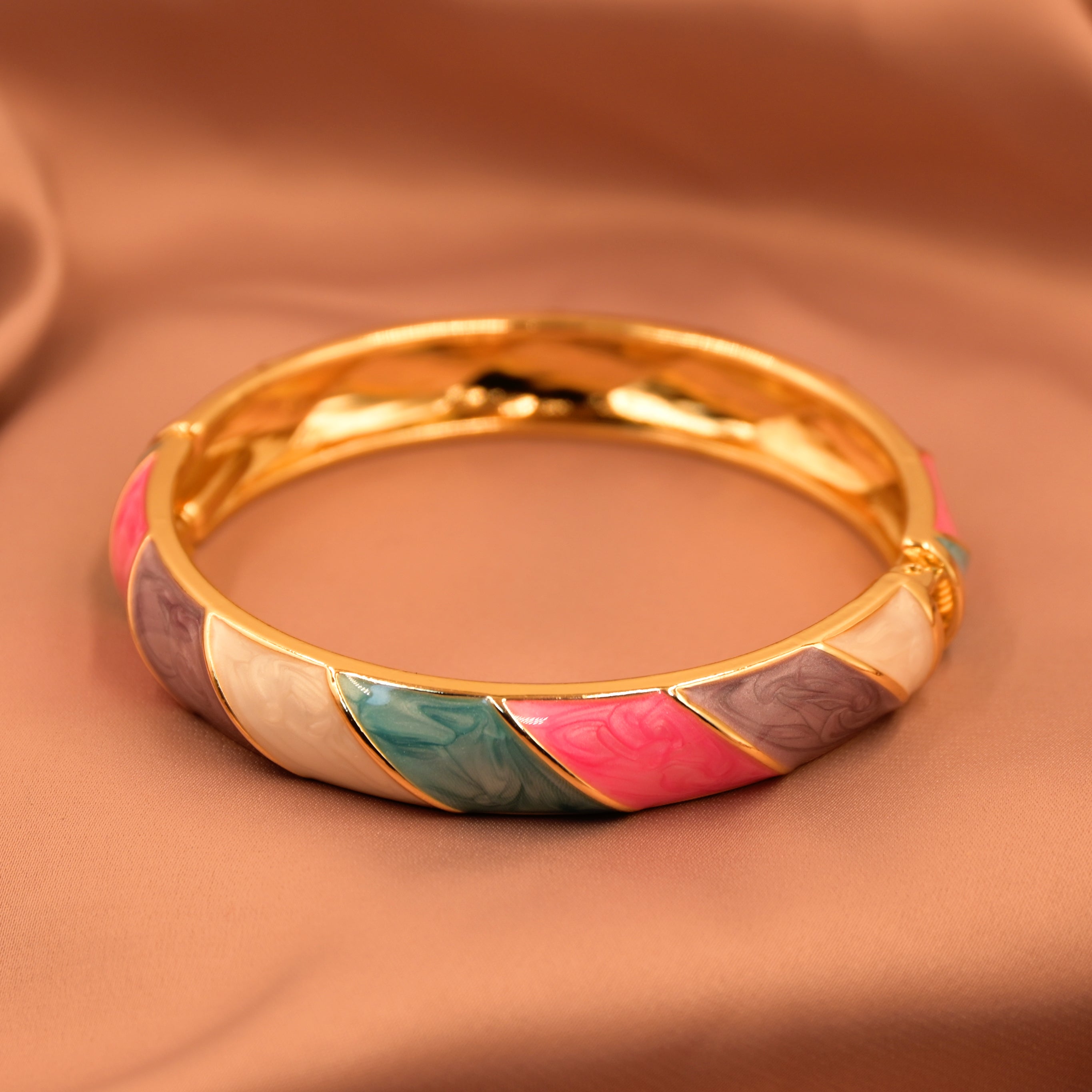 The aurora Bangle