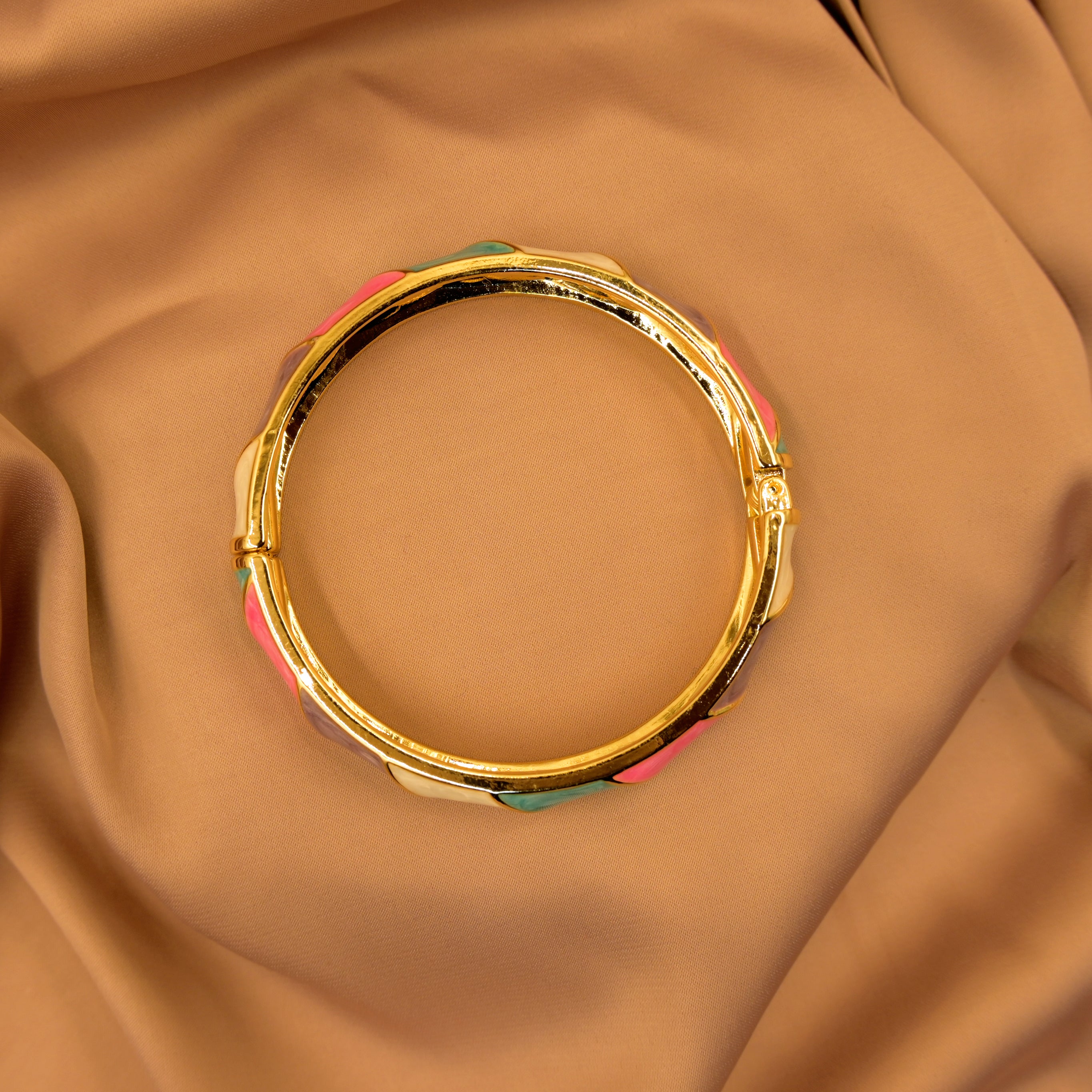The aurora Bangle