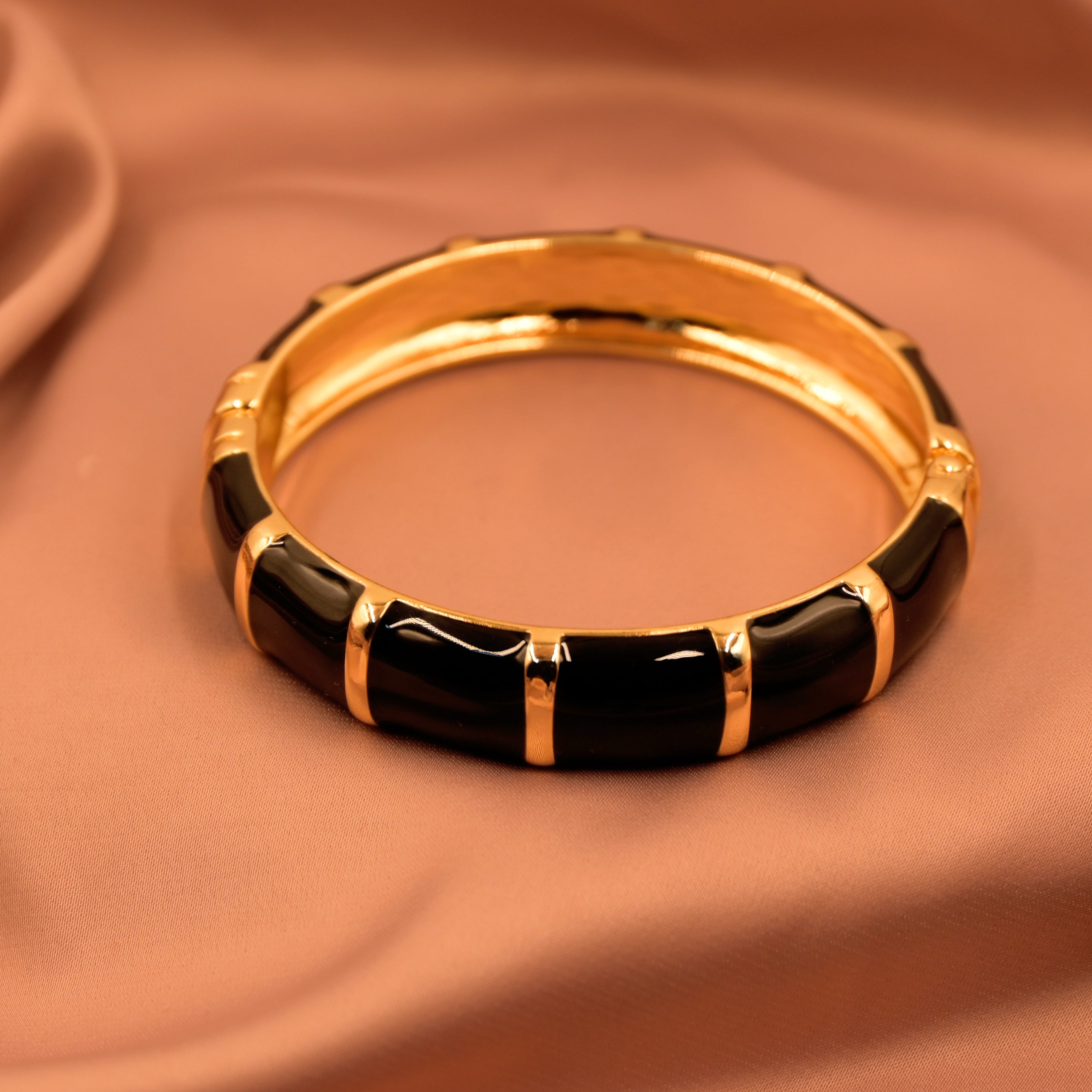 The black dahlia Bangle