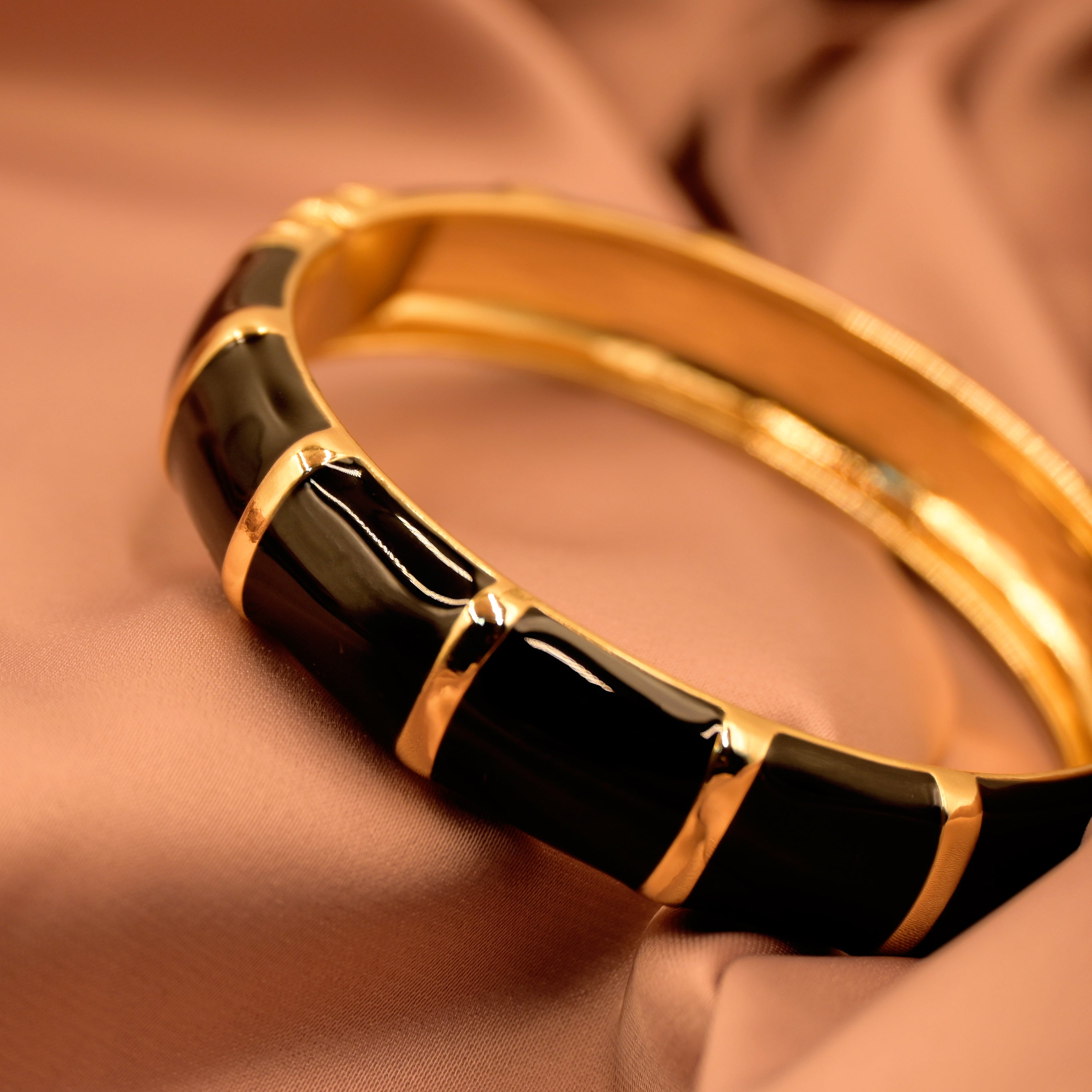 The black dahlia Bangle